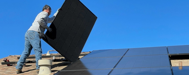 Montage Solarpanel auf Dach