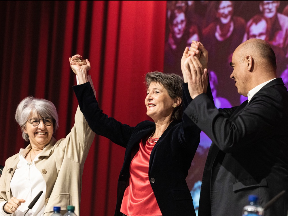 Elisabeth Baume-Schneider, Simonetta Sommaruga, Alain Berset am Parteitag in Freiburg