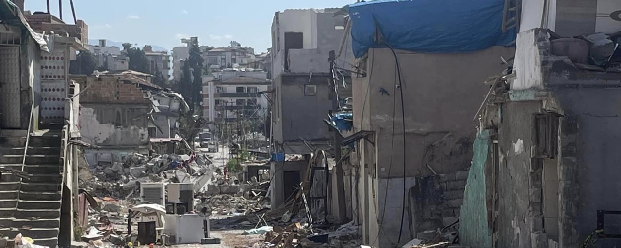 Beschädigte Häuser nach dem Erdbeben in der Türkei